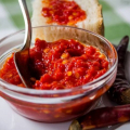 Adjika z rajčat a česneku na zimu - 6 receptů, po kterých si budete olizovat prsty