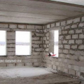Vnitřní dekorace stěn z pórobetonových tvárnic: výběr materiálů a technologií