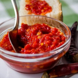 Adjika z rajčat a česneku na zimu - 6 receptů, po kterých si budete olizovat prsty