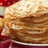 Palačinky na kefíru a mléce - 5 receptů na tenké palačinky s otvory