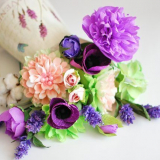 Květiny z vlnitého papíru s vlastními rukama: nejlepší hlavní třídy a tipy na výzdobě