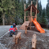 Hřiště pro kutily ve dvoře soukromého domu