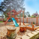 Dětský koutek pro kutily na venkově - z improvizovaných materiálů...