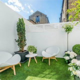 Trávník, který hubí plevel: jednoduché řešení pro dokonalou zahradu