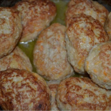 Kuřecí a vepřové kotlety na pánvi