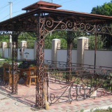 Kované altány: 135 fotografií a popis tajemství používání kovaných altánů v krajinářském designu