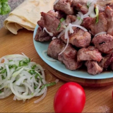 Nakládaná cibule na grilování: 7 chutných a rychlých receptů