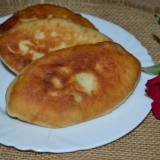 Koláče s vejcem a zelenou cibulkou smažené na pánvi: lahodné recept...