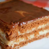 Jednoduché nepečené koláče doma. Lahodný a velmi šťavnatý dort za 15 minut