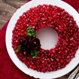 Salátový granátový jablko náramek pro nový rok 2022: nejjednodušší a nejtěžší recepty salátů, nápady fotografie