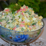 Salát s krabicí hůlky a kukuřice - 7 klasických receptů