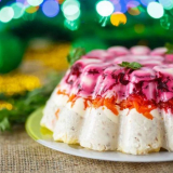 Sleďový salát pod kožichem s želatinou: 5 receptů