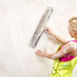 Wall putty pod tapetou