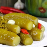 Nakládané okurky na zimu - recepty na křupavé okurky ve sklenicích pro skladování v bytě