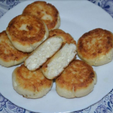 Tvarohové koláče bez vajec s krupicí na pánvi - svěží a jemné