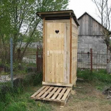 Diy toaleta v zemi. Foto krok za krokem