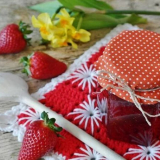 Jahodový džem s celými bobulemi: klasické jednoduché recepty na zim...