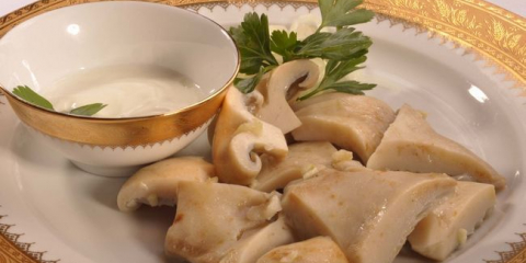 7 Receptů s fotografiemi: nakládané mléčné houby na zimu v horkých sklenicích