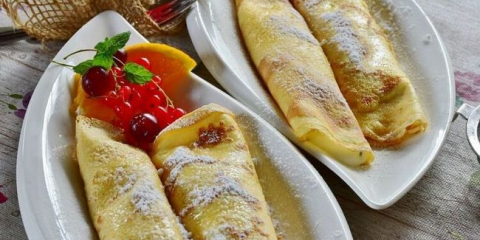 Palačinky na mléko s vroucí vodou - tenké s otvory