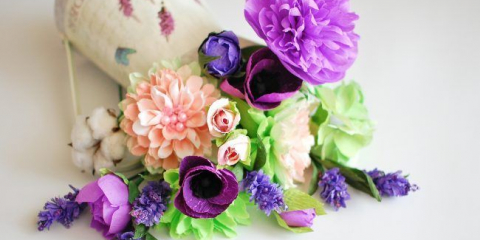 Květiny z vlnitého papíru s vlastními rukama: nejlepší hlavní třídy a tipy na výzdobě