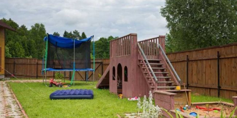 Hřiště pro kutily: mistrovská třída krok za krokem o vytváření a uspořádání vlastních rukou, výběru velikosti a umístění stavby