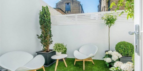 Trávník, který hubí plevel: jednoduché řešení pro dokonalou zahradu