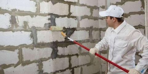 Základní nátěr s hlubokou penetrací, což je lepší?