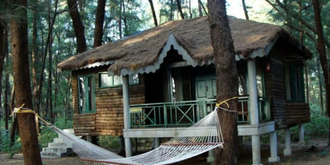 Hozblok s verandou pod společnou střechou na jejich letní chatě