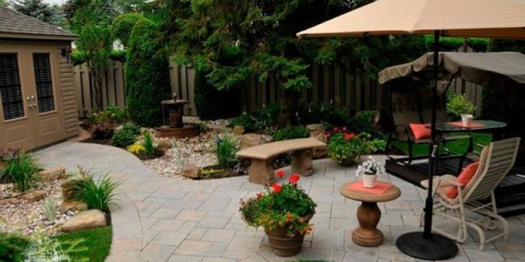 Krásné nádvoří soukromého domu s vlastními rukama