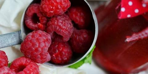 Maliny šťouchané s cukrem na zimu bez vaření: recepty a správné proporce