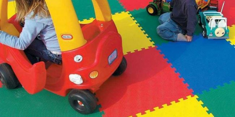 Měkká podlaha do dětských pokojů: typy, vyberte si, který je lepší koupit