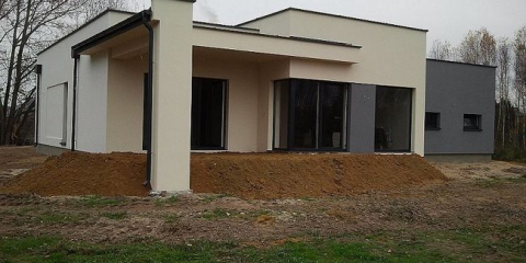 Přehled domů s plochou střechou: projekty, materiály, klady a zápory