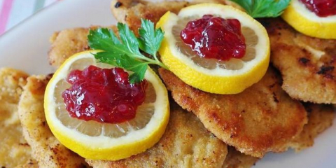 Vepřové kotlety na pánvi: 10 receptů na šťavnaté a měkké vaření