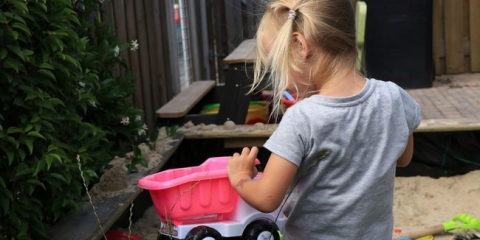 Pískoviště s víkem-lavička pro dávání: jak to udělat sami