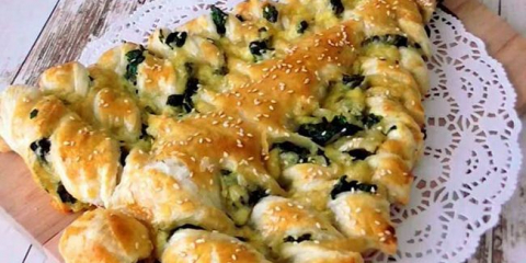 Koláč se špenátem a sýrem z listového těsta