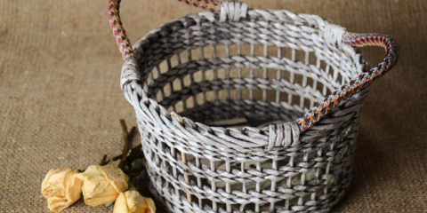 Tkaní košíky z novinových trubek: master třídy a tipy pro jehly