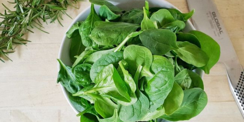 Pěstování špenátu v otevřené půdě a sazenice v roce 2022: když prasnice, pěstování, péče