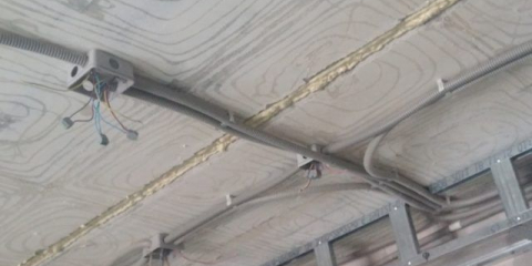 Elektroinstalace napínacího stropu: oprava, výměna, montáž pod svítidla