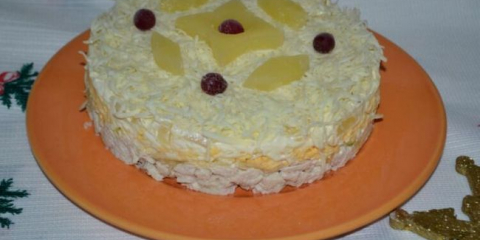 Salát s ananasy a kuřecím masem: 8 klasických receptů