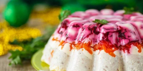 Sleďový salát pod kožichem s želatinou: 5 receptů