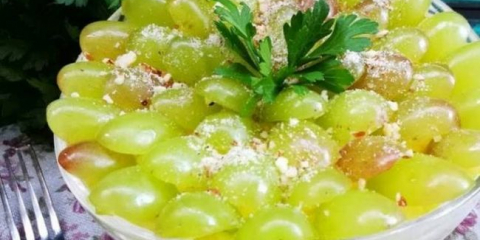 Tiffany salát s kuřecím masem a hrozny: 10 receptů