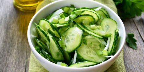 Okurkové saláty na zimu - 10 nejchutnějších receptů