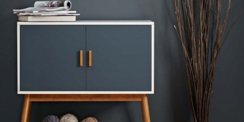 Samolepicí fólie na nábytek: technologie aplikace a tajemství dokonalého restaurování