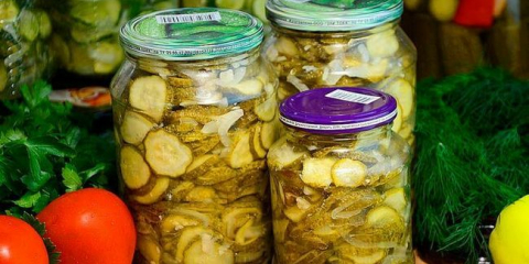 Nejchutnější okurkové saláty na zimu