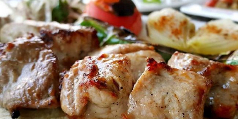 Vepřové špízy s octem a cibulí + recepty na lahodné marinády, aby maso zůstalo měkké a šťavnaté