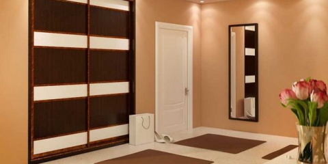 Posuvná skříň v předsíni: vestavěné modely, moderní design, vlastnosti použití vestavěných skříní + foto - video
