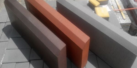 Instalace ohraničení pro dlažební desky s vlastními rukama