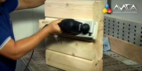 Vnitřní dekorace domu z lepeného lamelového dřeva