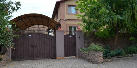 Brány pro soukromý dům: typy bran, které můžete udělat sami