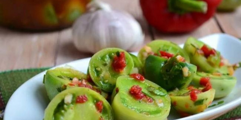 Zelená rajčata na zimu ve sklenicích - 8 chutných jednoduchých receptů